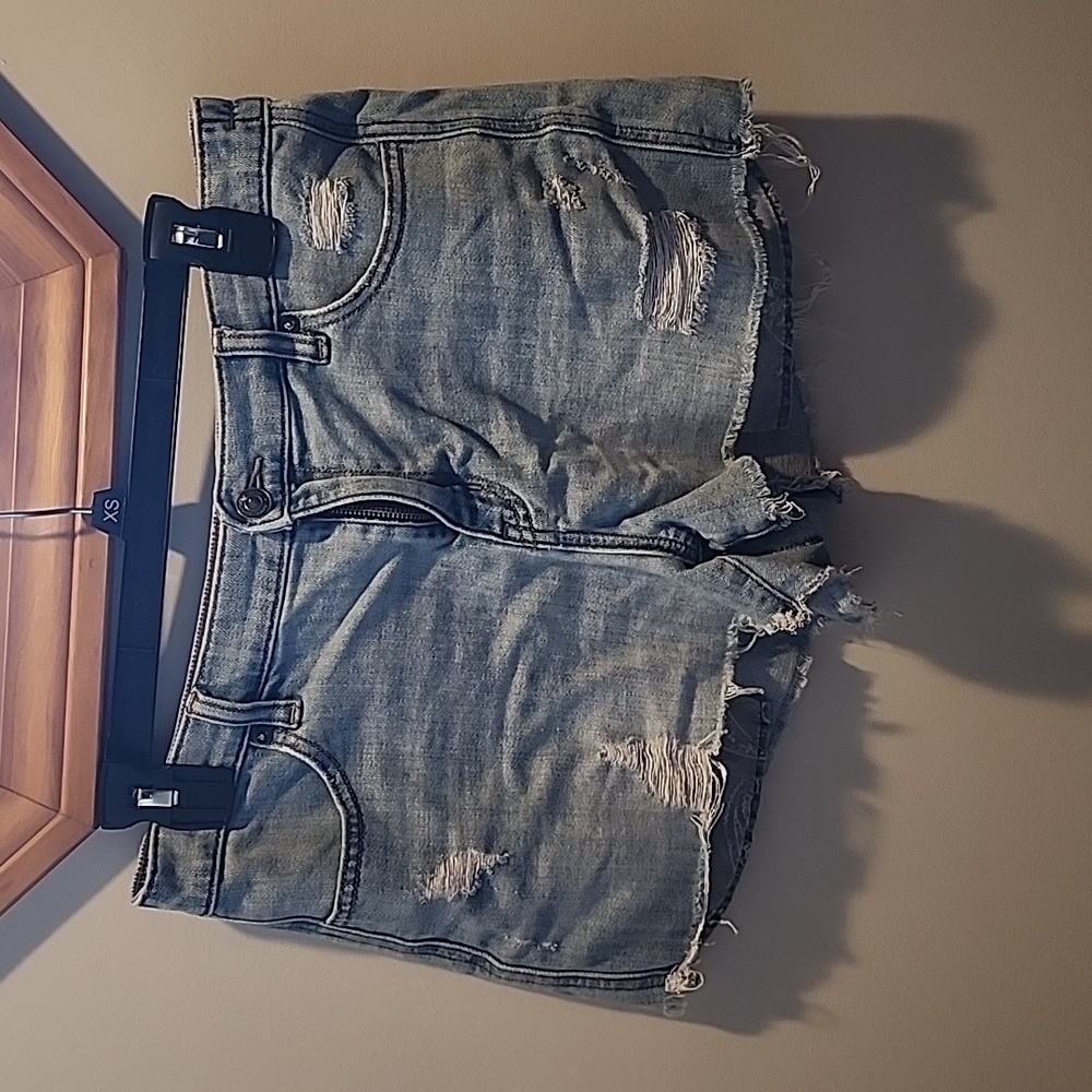 Aerie short